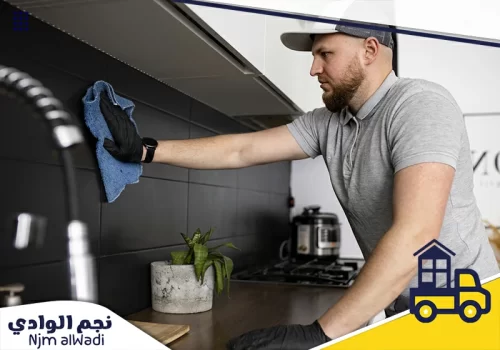 تقدم خدمة تنظيف رخام المطبخ بكفاءة عالية، باستخدام أفضل الأدوات والمواد لضمان اللمعان والنظافة.