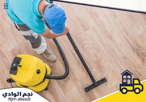 شركة تنظيف بالخبر 0501044966 تنظيف منازل تنظيف أرضيات خشبية بالمكنسة الكهربائية لإزالة الغبار من الزوايا بدقة