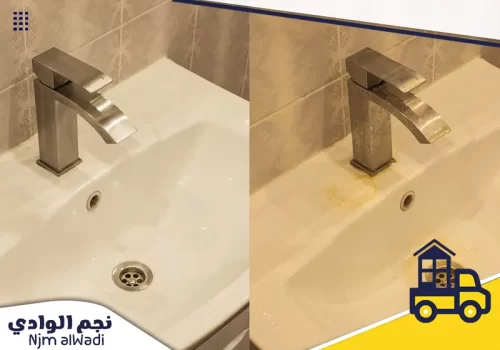 ادوات تنظيف منازل بطريب 0541210318 نجم الوادي صورة توضح الفرق بين حوض مغسلة متسخ وآخر نظيف بعد التنظيف.