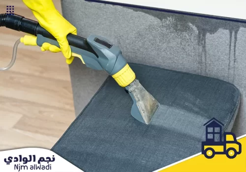 شركة تنظيف فلل بطريب 0541210318 نجم الوادي تنظيف الكنب باستخدام جهاز شفط لإزالة البقع والأوساخ من الأقمشة.