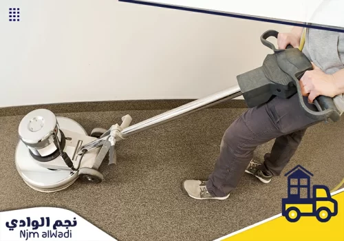 فني تنظيف السجاد يقدم لك خدمة عالية الجودة مع أدوات متطورة.