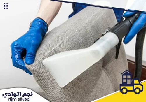 الأثاث يتم تنظيفه باستخدام أدوات متطورة لضمان الجودّة والتفاصيل الدقيقة.